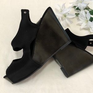 Simply Vera Heels